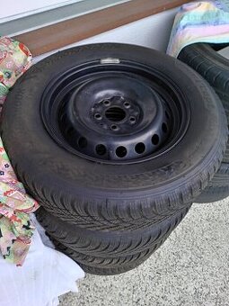 Zimni pneu+plechové disky 5x114.3 nissan