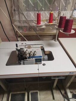 PRODÁM  4 NITNÝ OVERLOCK