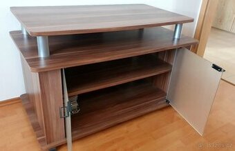 Stolek pod TV