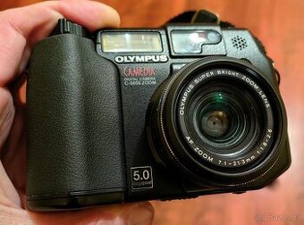Olympus C-5050 - CCD, f1.8-2.8
