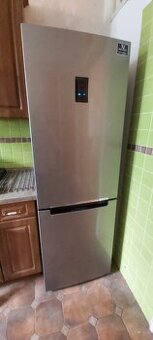 Lednice s mrazákem SAMSUNG 321 l - stříbrná