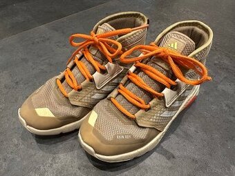 Adidas Terrex Trailmaker MID vel. 32