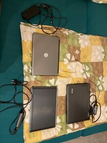 Notebooky 2x dell 1x acer