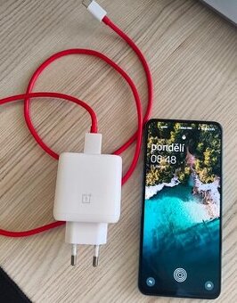 Mobilní telefon OnePlus Nord 5G, 8/128GB, ve skvělém stavu