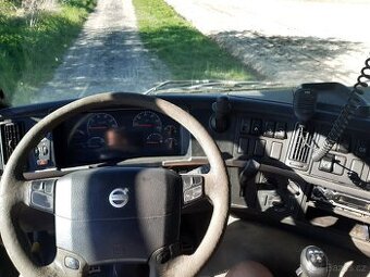 Volvo sklápěč