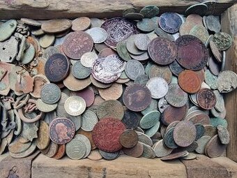 Staré mince a drobné artefakty