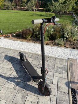 Elektrická koloběžka Xiaomi Electric Scooter 4 Pro EU