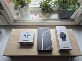 Samsung Z flip 7 512gb + Watch 8 44mm LTE + Buds 3