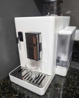 Plně automatický kávovar, delonghi rivelia.