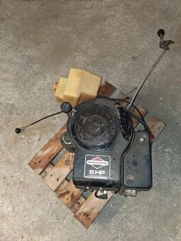 Prodám motor briggs stratton 8 hp, zahradní traktůrek