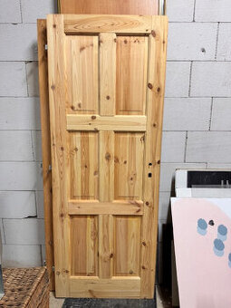 Dřevěné dveře borovice