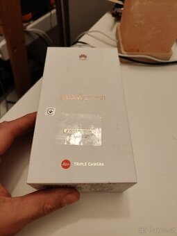 Kompaktní telefon Huawei P30. 6/128 gb. Zanovni