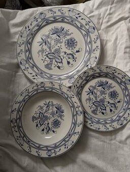 Porcelán cibulák, talíře
