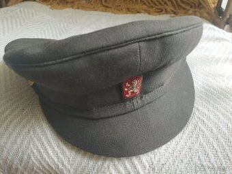 Čepice brigadýrka s odznakem