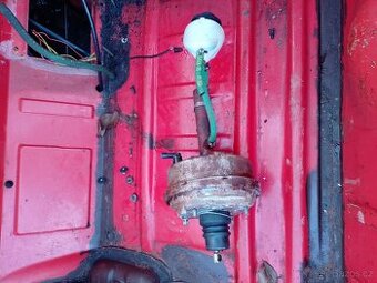 Škoda 105L 120L 130L Rapid posilovač brzd