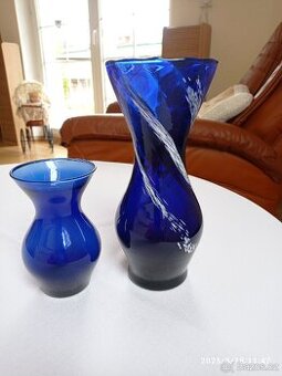 Modrá skleněná váza