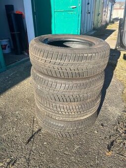 Pneumatiky zimní 215/70 R16 H barum