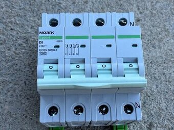 Instalační jistič Ex9BN 3PN D8