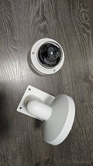 venkovní IP kamera Hikvision + nástěnný držák, POE