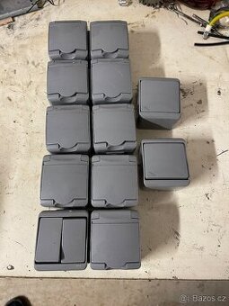 Zásuvky + vypínač IP54 šedá