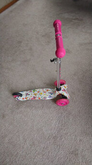 Koloběžka  s třemi koly