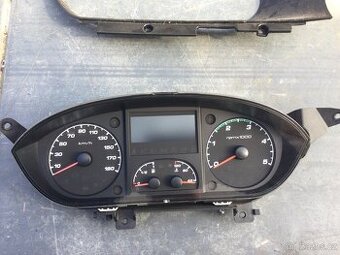 Přístrojová deska - budíky – tachometr - Iveco Daily – 995,-