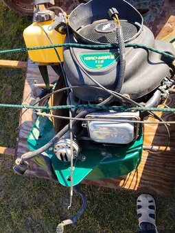 Hnací agregát pro travní traktor