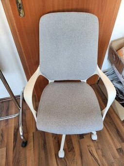 Nová kancelářská židle