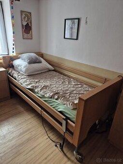 Zdravotní polohovací postel