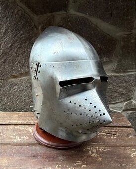 Bascinet helma psí čumák