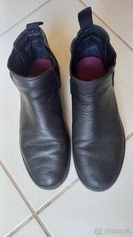 Kotníkové kožené boty Lacoste