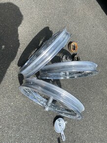 Kola Jawa 550 - komplet nová vč brzd