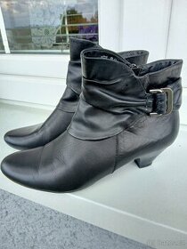 Nízké kozačky Canda vel. 39, stélka 24 cm