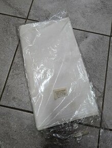 Prodám damaškový ubrus bíle barvy 140x140cm