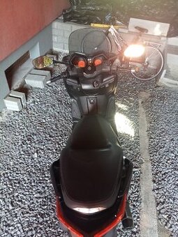 Yamaha X-Max 125