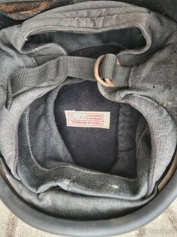 Retro helma cassida