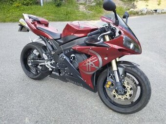 Yamaha YZF R1 2004, 54000km,nová Stk.