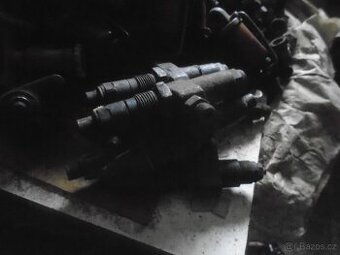 Prodám originál kompletní vstřiky a žhavící svíčky na Z25 - 1