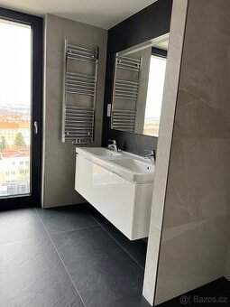 Nová sestava Cubito 130-dvojumyvadlo+skříňka+zrcadlo+baterie