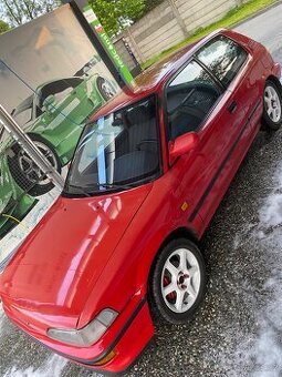 Poptávám různé díly Toyota corolla E9