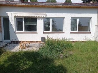3x plastové okno (žaluzie + moskytiery) cena za jedno okno