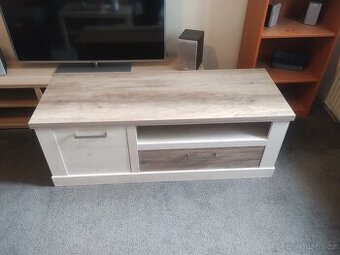 Televizní stolek
