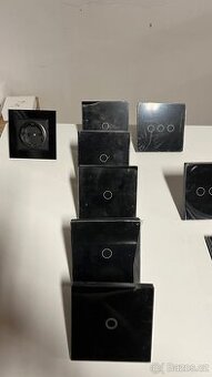 Dotykové vypínače a zásuvky – černé sklo (nové, nepoužité)