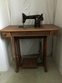 Historický šicí stroj