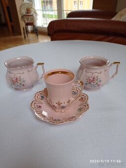 Značkový růžový porcelán