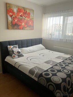 Čalouněná postel Velmi zachovalá, málo používaná