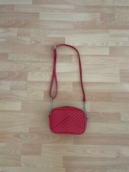 Červená crossbody kabelka