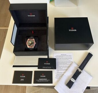 Tudor Black Bay 79230R Burgundy + záruka + příslušenství