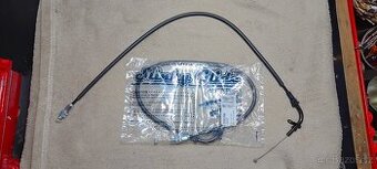 Suzuki SV1000N lanka plynu