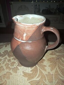 Keramický džbán od uměleckého keramika